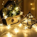 Miniatyrbilde 1 av 2: Snøfnugglys 6M 40LED LED-lyssnor Jul Snøfnugg Lyssnor Batteridrevet Snøfe Lysdekorasjon Varmt Hvite Lys