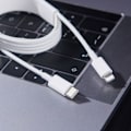 Pikkukuva 4 / 6: KLB:n salamakaapeli iPhoneen, nopea latauskaapeli USB-C-virtalähteellä
