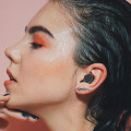 Pikkukuva 3 / 8: Bluetooth-langattomat urheilukuulokkeet LED-näytöllä, musta