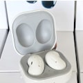 Miniatyrbilde 2 av 4: Svart/hvite trådløse ørepropper Bluetooth In-Ear True Cordless White