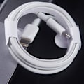 Pikkukuva 5 / 6: KLB:n salamakaapeli iPhoneen, nopea latauskaapeli USB-C-virtalähteellä