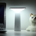 Pikkukuva 5 / 8: Esimerkki himmennettävästä USB-lataus LED-pöytävalaisimesta kosketusohjauksella KLB