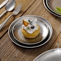 Miniatyrbild 4 av 5: Rostfri tallrik set med 2 metall middagstallrikar för snacks, silver