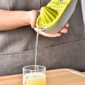 Miniatyrbillede 5 af 5: Rivejern med beholder (grøn), 2 i 1 multifunktionel juicer, køkkenudstyr melon og frugtrivejern