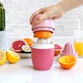 Miniatyrbillede 4 af 6: Håndpresser til citroner, citruspresser, unik citronpresser, pink
