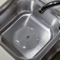 Pikkukuva 3 / 4: Universaalit silikonista valmistetut kylpyamme- ja lavuaaritulpat (sininen)