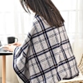 Miniatyrbillede 3 af 4: Varmt bærbart tæppe, poncho-tæppe med knapper, behageligt fleece-kramme-tæppe, 80x130cm