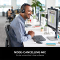Miniatyrbilde 2 av 2: Kablet headset, stereohodetelefoner med støydempende mikrofon, USB, innebygde kontroller, PC/Mac/bærbar PC – svart