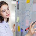 Miniatyrbillede 5 af 5: Whiteboard-markører, 12 whiteboard-markører med tørrespidser, lavlugt tørrespenne, fine spidser hurtigtørrende tavlemarkører