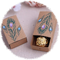 Miniatyrbild 5 av 5: 50 st DIY Godisaskar Påfågel Fjäder Diamant Lådsknopp Kraftpapper Godis Presentaskar Festgåva