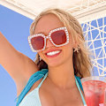 Miniatyrbild 5 av 5: Överdimensionerade solglasögon med strass för glamorösa looks