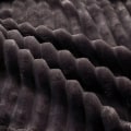 Miniatyrbilde 3 av 5: Børstet fleece-teppe, perfekt sofa- og sengeteppe 120*200CM, supermyk og koselig håndfølelse, perfekt for å varme opp for alle familiemedlemmer (mørkegrå)