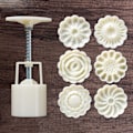 Miniatyrbillede 5 af 5: 1 sæt 3D månekageforme 3D blomster håndpresset fondant dessert månekageforme med stempler til DIY bagetilbehør (hvid)