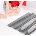 Miniatyrbild 3 av 5: Baguettebakplåt, Perforerade franska baguettformar för 4 baguetter silver