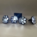 Miniatyrbild 3 av 4: Solarlampa för utomhusbruk - 4 LED-lykta - 7,6 cm - Hundtassavtryck - Kallvitt