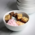 Miniatyrbillede 5 af 5: Porcelænsskåle - Sæt med 4 | 600 ml hvid skål | Perfekt til desserter, morgenmad og supper | Tåler opvaskemaskine, mikroovn og ovn