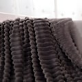Pikkukuva 2 / 5: Harjattu fleece-peitto, täydellinen sohva- ja vuodepeitto 120*200CM, superpehmeä ja miellyttävä tuntu, täydellinen lämmikkeeksi kaikille perheenjäsenille (tummanharmaa)
