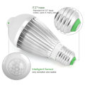 Miniatyrbild 1 av 3: E27 Automatisk infraröd rörelsesensor LED nattlampa glödlampa 7W/ Varm vit/ 3200k