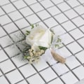 Miniatyrbild 2 av 3: 2PC simulerad bröllopsvit ros corsage - (handledsblomma+corsage)