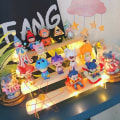 Miniatyrbild 3 av 5: 4-stegs akryl displayställ, trätrappa hylla arrangör samlarobjekt dekoration för figur display, nagellack, docka, kosmetika