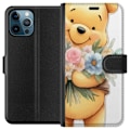 Miniatyrbillede 1 af 3: Apple iPhone 12 Pro Max Tegnebogsetui Nalle Puh med blomster - klassisk børnefavorit i en blomstrende forårs miljø