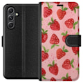 Miniatyrbild 1 av 3: Samsung Galaxy A05s Plånboksfodral Strawberry Dreams – jordgubbsmönster i retrostil