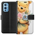 Miniatyrbillede 1 af 3: OnePlus 9 Tegnebogsetui Nalle Puh med blomster - klassisk børnefavorit i en blomstrende forårs miljø