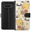 Pikkukuva 1 / 3: Samsung Galaxy S10+ Lompakkokotelo Nalle Pooh - klassinen karhumotiivi uudessa tulkinnassa