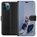 Pikkukuva 1 / 3: Apple iPhone 12 Pro Lompakkokotelo Lisa from Blackpink – K-pop Style Icon
