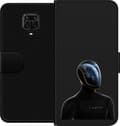 Kompatibel Tegnebogsetui til Xiaomi Redmi Note 9 Pro Sort robot med Jorden og lysende natbyer synlige i et blåt ansigtsvisir sort