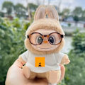 Miniatyrbillede 2 af 3: Kompatibel med Pop Mart Labubu The Monsters T-shirt – Passer til Exciting Macaron, Have a Seat & Big Into Energy – 100 % bomuld Real Madrid CF hvid one size