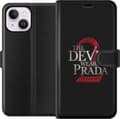 Kompatibel Tegnebogsetui til Apple iPhone 15 Plus The Devil Wears Prada 2 med hvid filmtitel og et rødt 2-tal på sort baggrund sort