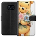 Miniatyrbillede 1 af 3: Samsung Galaxy S7 Tegnebogsetui Nalle Puh med blomster - klassisk børnefavorit i en blomstrende forårs miljø