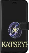 Miniatyrbillede 3 af 3: Kompatibel Tegnebogsetui til Apple iPhone 17 Pro KATSEYE-logo med gul stjerne, lilla omløbsringe og lys typografi mod sort baggrund sort