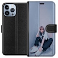Pikkukuva 1 / 3: Apple iPhone 13 Pro Max Lompakkokotelo Lisa from Blackpink – K-pop Style Icon