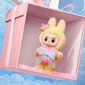 Miniatyrbilde 1 av 3: Pop Mart Labubu Let's Check Mate 17 cm