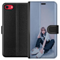 Pikkukuva 1 / 3: Apple iPhone SE (2022) Lompakkokotelo Lisa from Blackpink –
