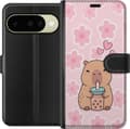 Kompatibel Tegnebogsetui til Google Pixel 10 Sød tegnet kapybara, der drikker bubble tea blandt lyserøde blomster og skinnende hjerter på lyserød bag pink