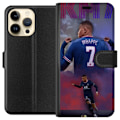 Miniatyrbillede 1 af 3: Apple iPhone 15 Pro Max Tegnebogsetui MAP Fodbold Design Grafisk Mønster Moderne Sportsmotiv Trend Fodbold Populær Grafisk Stil Motiv