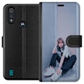 Miniatyrbillede 1 af 3: Motorola Moto E6i Tegnebogsetui Lisa from Blackpink – K-pop Style Icon
