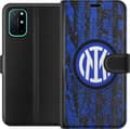 Kompatibel Tegnebogsetui til OnePlus 8T Blåsort fodboldinspireret emblem mod struktureret blå og sort baggrund blå