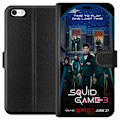 Miniatyrbild 1 av 3: Apple iPhone 5 Plånboksfodral Squid Game Säsong 3 Seriefigurer Populärt TV Serie Motiv Ikoner Spänning Drama Asiatisk Design Trend