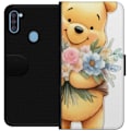 Miniatyrbillede 1 af 3: Samsung Galaxy A11 Tegnebogsetui Nalle Puh med blomster - klassisk børnefavorit i en blomstrende forårs miljø