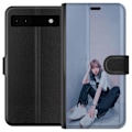 Pikkukuva 1 / 3: Google Pixel 6a Lompakkokotelo Lisa from Blackpink – K-pop Style Icon