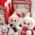 Pikkukuva 2 / 4: Pop Mart Labubu × Coca-Cola Edition 17,5 cm