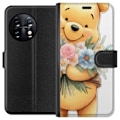 Miniatyrbillede 1 af 3: OnePlus 11 Tegnebogsetui Nalle Puh med blomster - klassisk børnefavorit i en blomstrende forårs miljø