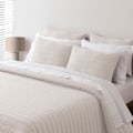 Miniatyrbillede 2 af 2: Sengetæppe - PIERRE CARDIN - Beige - 250 x 270 cm - Fin polstring - 2 pudebetræk medfølger Beige