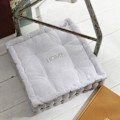 Pikkukuva 1 / 5: Lattiapaty - TÄNÄÄN - CHARME - Slub x Chambray x Broderie Capucine - 40 x 40 x 10 cm