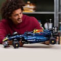 Miniatyrbild 5 av 6: LEGO Technic F1 Oracle Red Bull Racing RB20 - Samlarsats för vuxna - Inkluderar en V6-motor och en växellåda Röd, Blå, Svart
