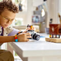 Miniatyrbillede 4 af 6: LEGO® 31147 Creator 3-i-1 retrokamera, transformerbart legetøj med 3 modeller, kontor- og soveværelsesindretning